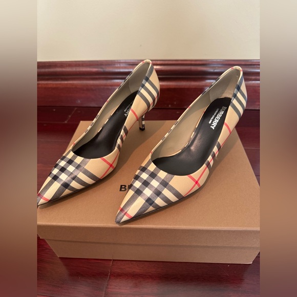 NIB- Burberry Aubri Pumps in Archive beige - Picture 2 of 8